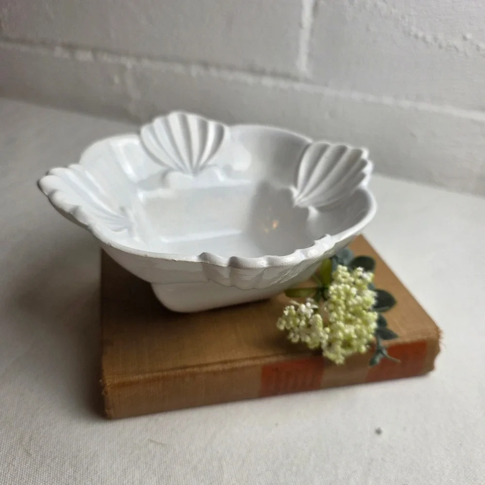 Vintage California Pottery L40 USA White Ceramic Seashell Scalloped Edge Bowl